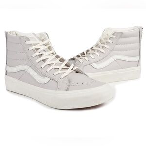 VANS SK8 Hi Slim Zip Sneakers
- Wind Chime women’s 8 leather